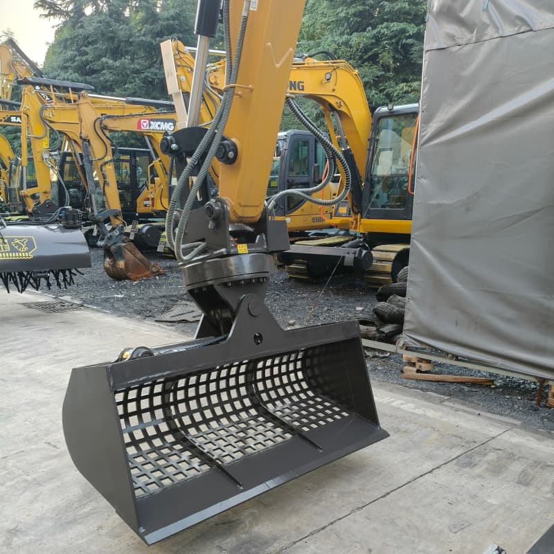 What Are the Advantages of a Rotary Tilt Bucket?